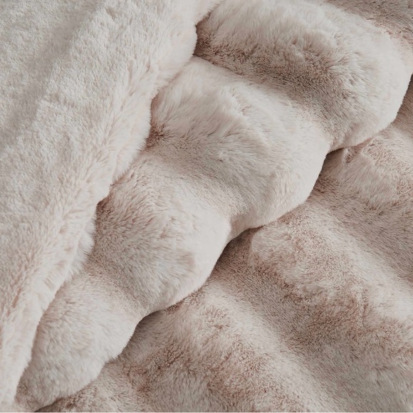 Frye Faux Fur 3 piece Queen/King
Comforter Set - Picture 2 of 6